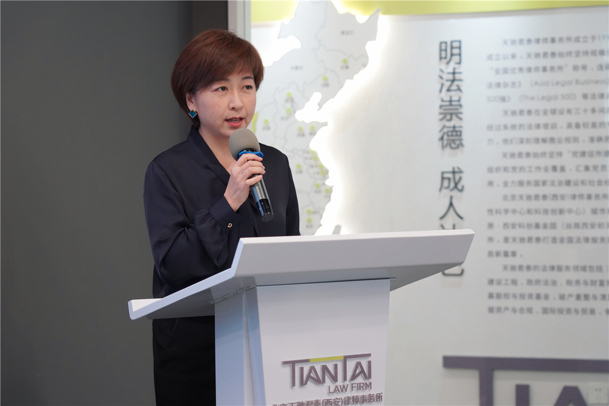 梁晶2.jpg