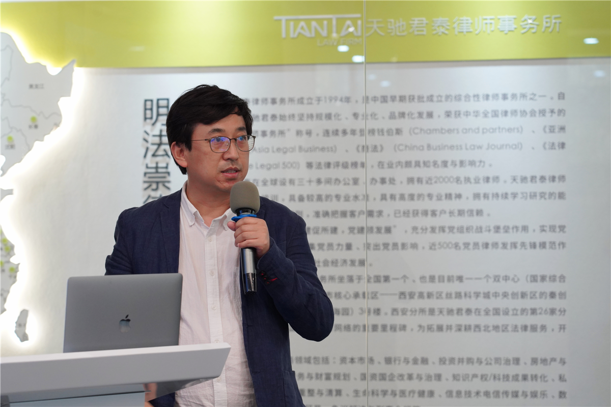 张伟杰1.jpg