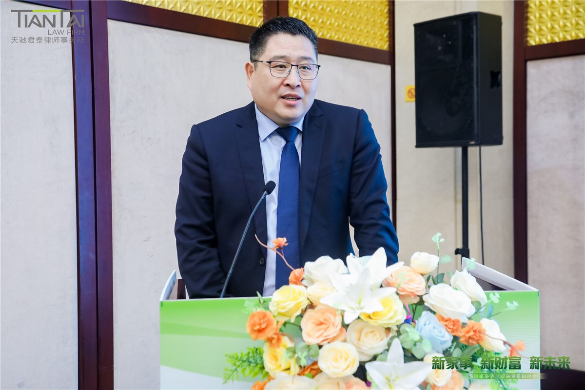 王新亮.jpg 王新亮.jpg