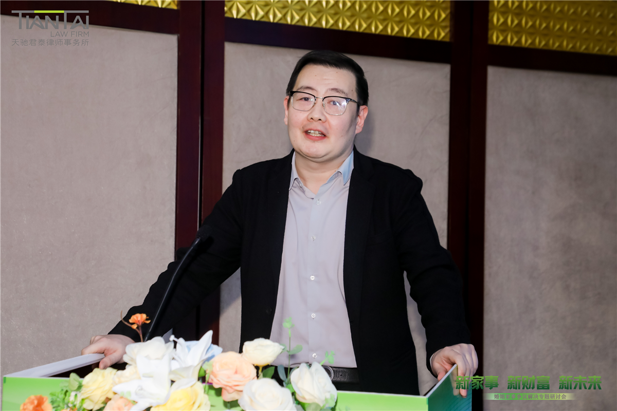 黄立群.jpg 黄立群.jpg