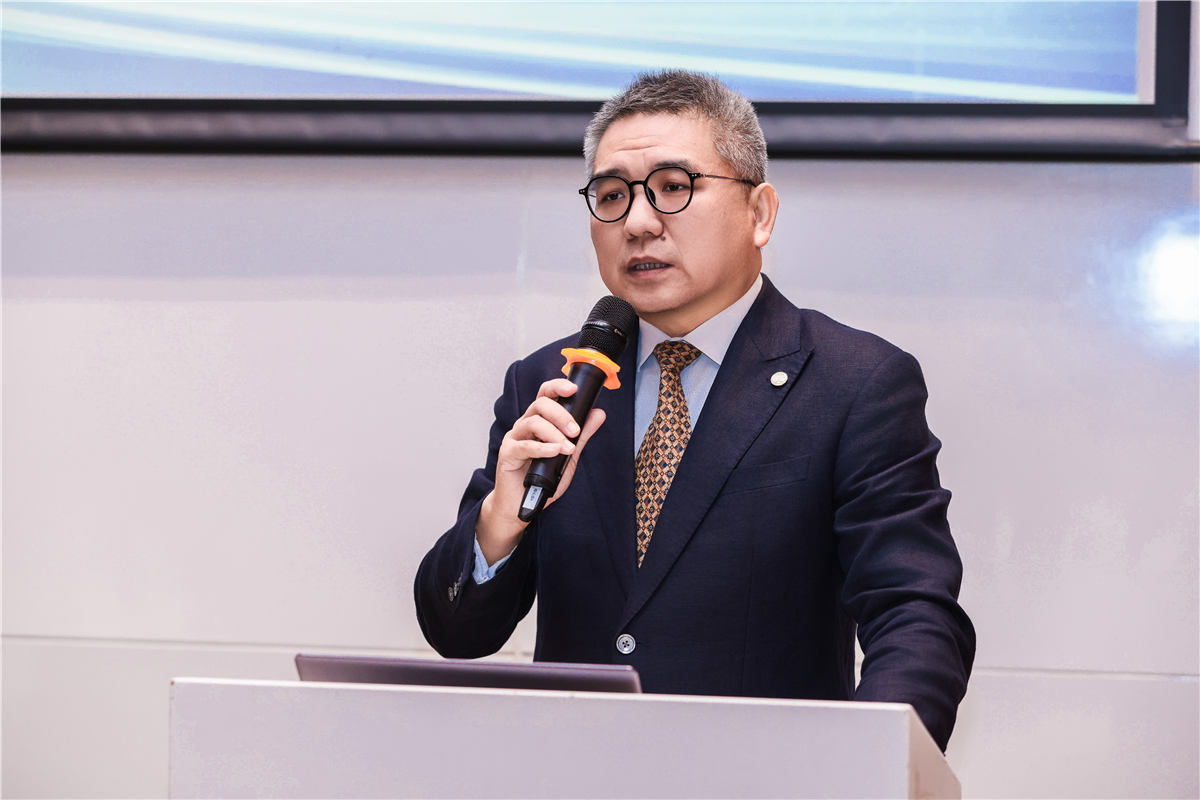 LLLL2001.jpg LLLL2001.jpg